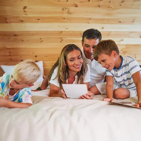 Espacio - Pool & Дом отдыха *